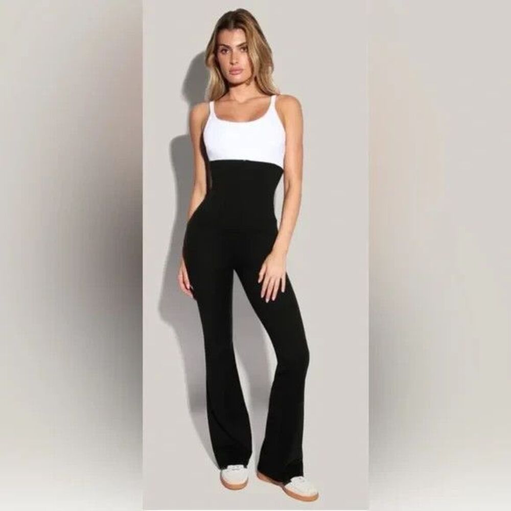 TA3 Women's Shapewear Pant Black Front Zip Flare Leg Size Large